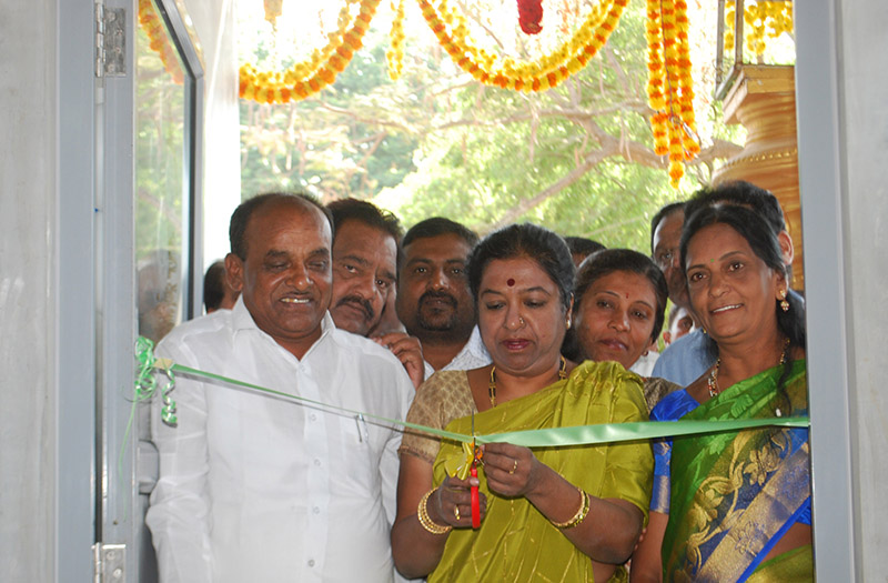 ಚಾಮರಾಜನಗರ: ಜಿಲ್ಲೆಯ ಮೊದಲ ಇಂದಿರಾ ಕ್ಯಾಂಟೀನ್ ಉದ್ಘಾಟನೆ